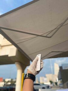 أفضل مظلات كهربائية متحركة بالريموت في الكويت